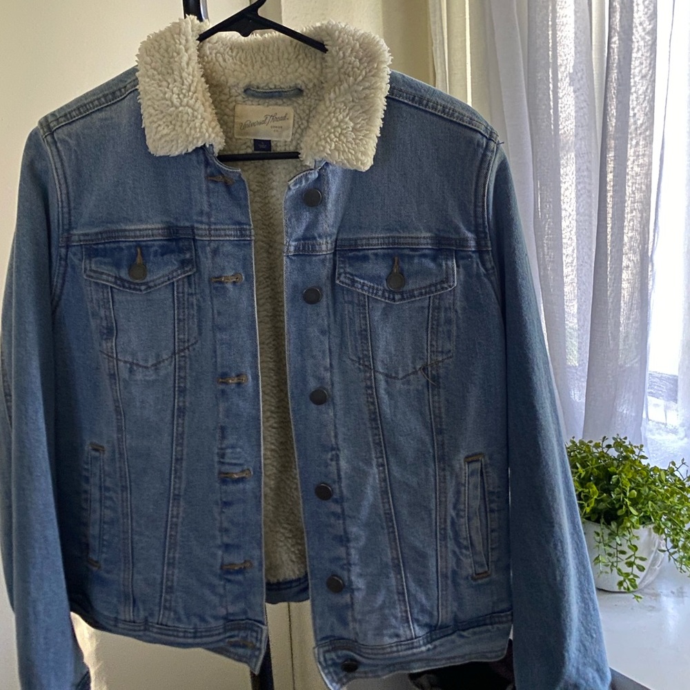 UNIVERSAL THREAD [TARGET] denim jacket with Sherpa